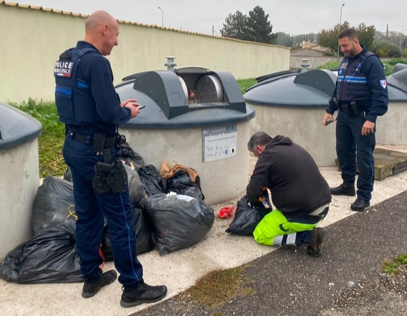 Stop aux dépôts sauvages à côté des poubelles !